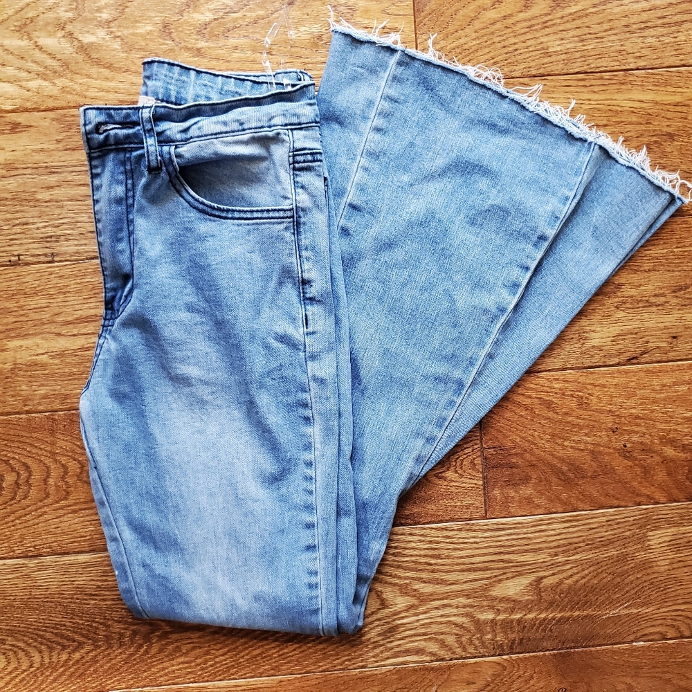 Saints & Hearts High Rise Light washed Flare Leg Jeans SZ S